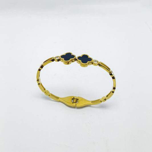 Clove Hand Cuff