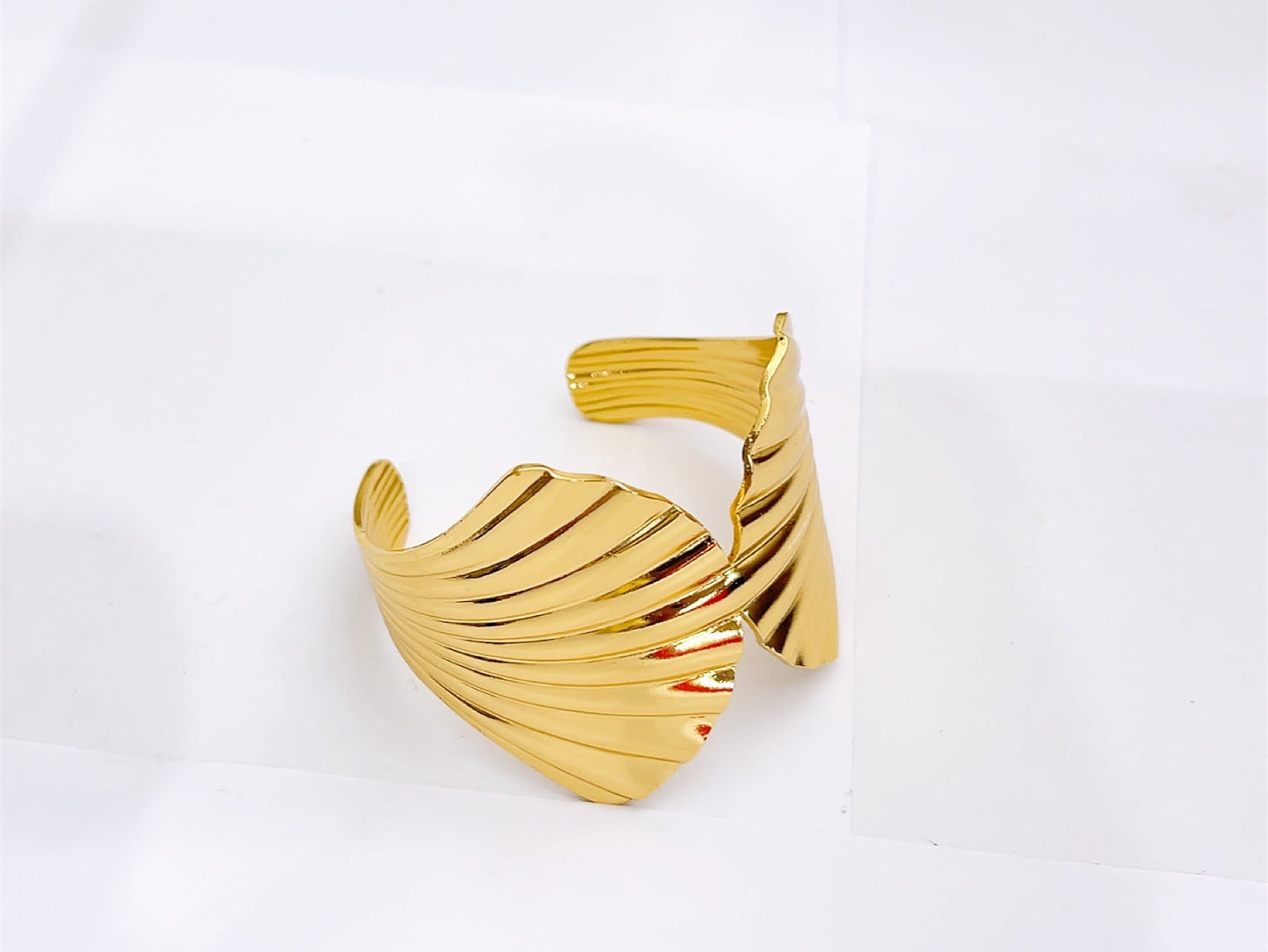 Shell Hand Cuff